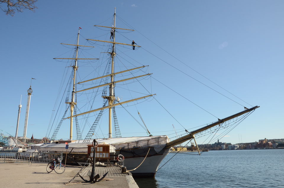 Briggen Tre Kronor vid Kastellholmen.
