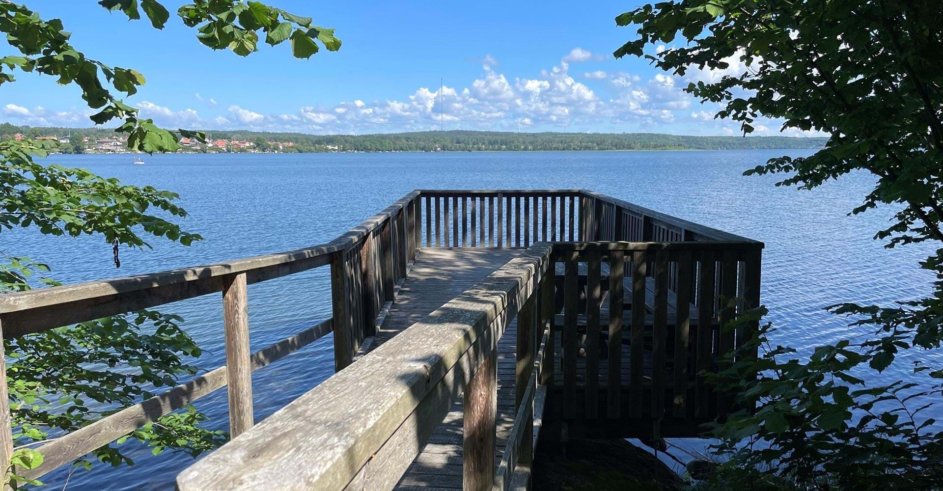 Utsiktsplattform vid Borens strand nära Motala ströms utlopp.
Etapp Motala - Borensberg, Sjöbo-Knäppan runt
Motala