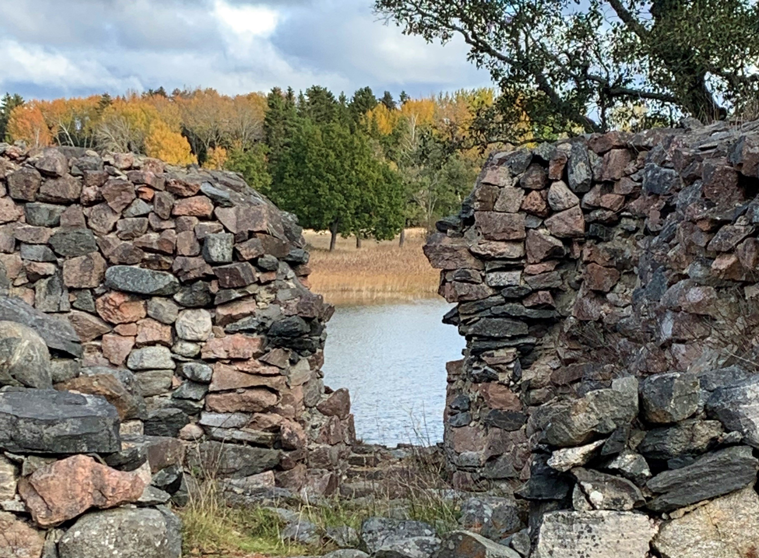 Stenhuset, ruinerna efter Sundbys första säteribyggnad. 