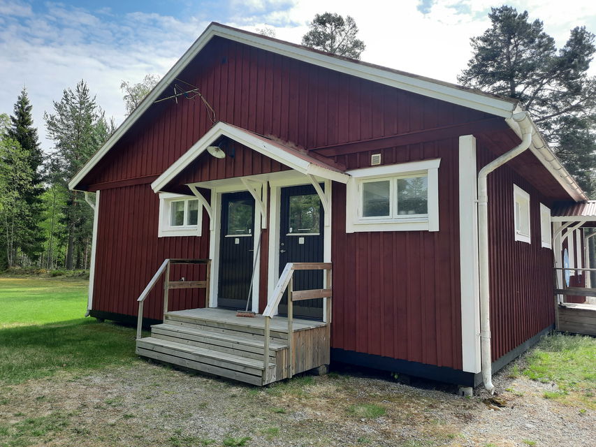 På gaveln hittar du omklädning och dusch