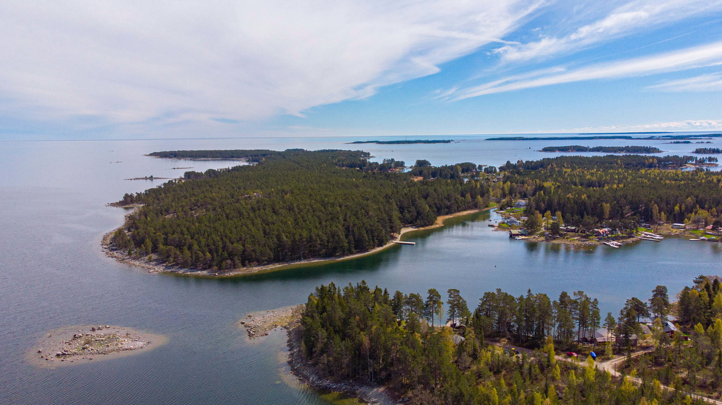 Skatön är ett naturreservat i Söderhamns skärgård