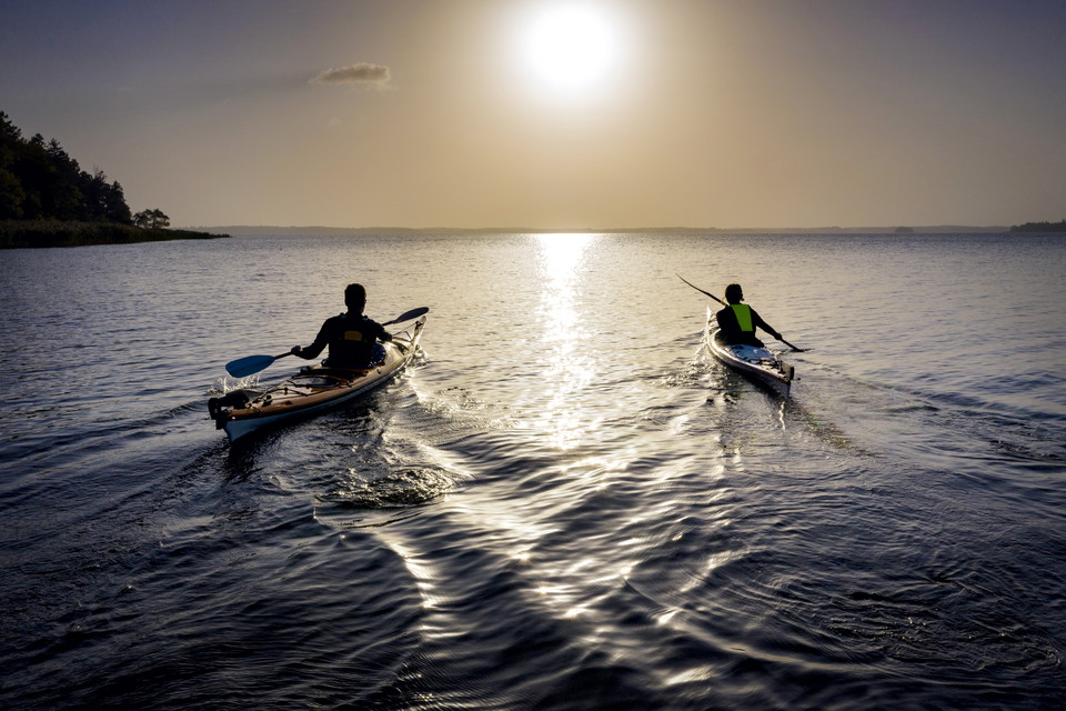 Paddla mot horisonten i Mälaren
