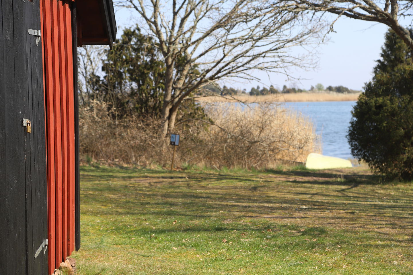 Skymt av sjöbod och sundet, Stufvenäs