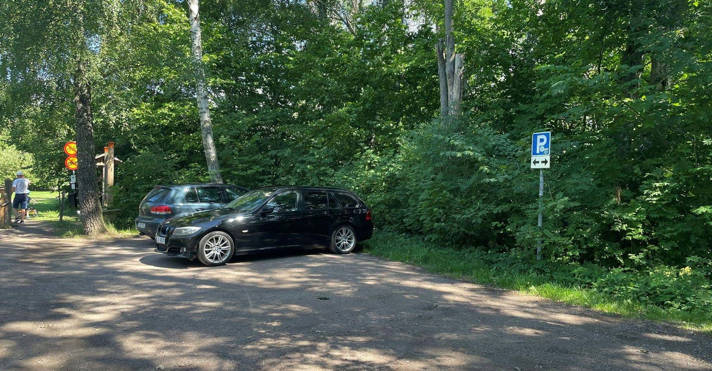 Parkering vid torpet Sjöbo.
Etapp:  Sjöbo-Knäppan runt, Motala - Borensberg
Motala