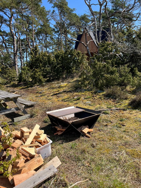 Eldstad med bord