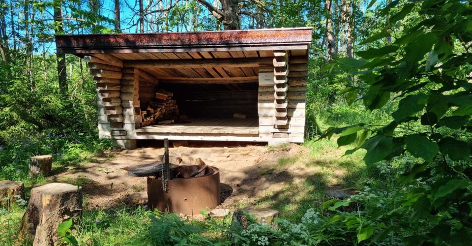 Vindskydd med grillplats vid Ugglebo
Etapp: Bleckenstad-Södragården
Mjölby