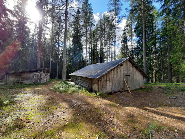 Skogskoja Gäddtjärnskojan Finnskogsleden 