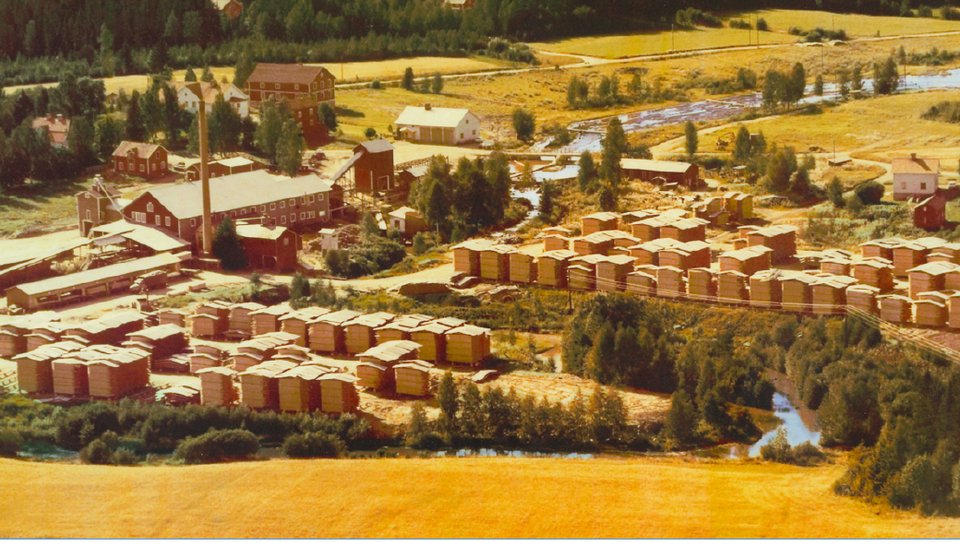 Bild på Silforssågen under sina glansdagar. Flygfotot är taget någon gång under 1960-talet.