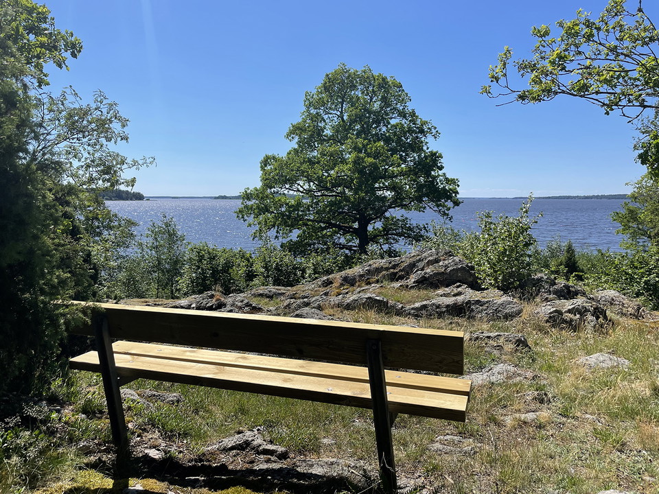 Bänk med Mälarutsikt.
