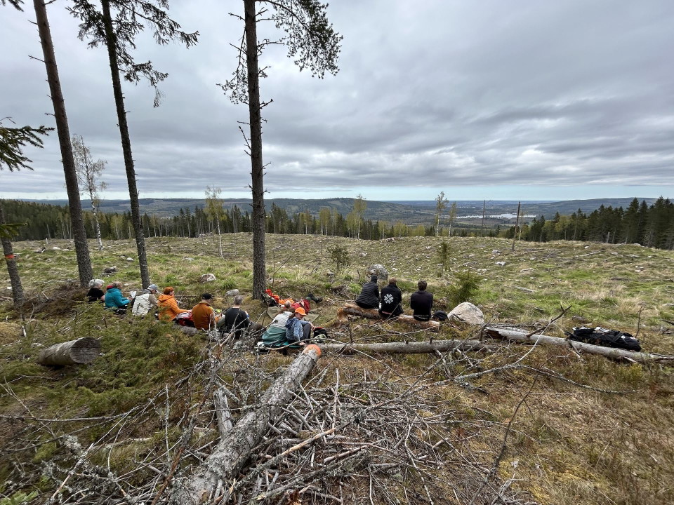 Gästriketriangeln grupp vilar - Foto Mattias Borg