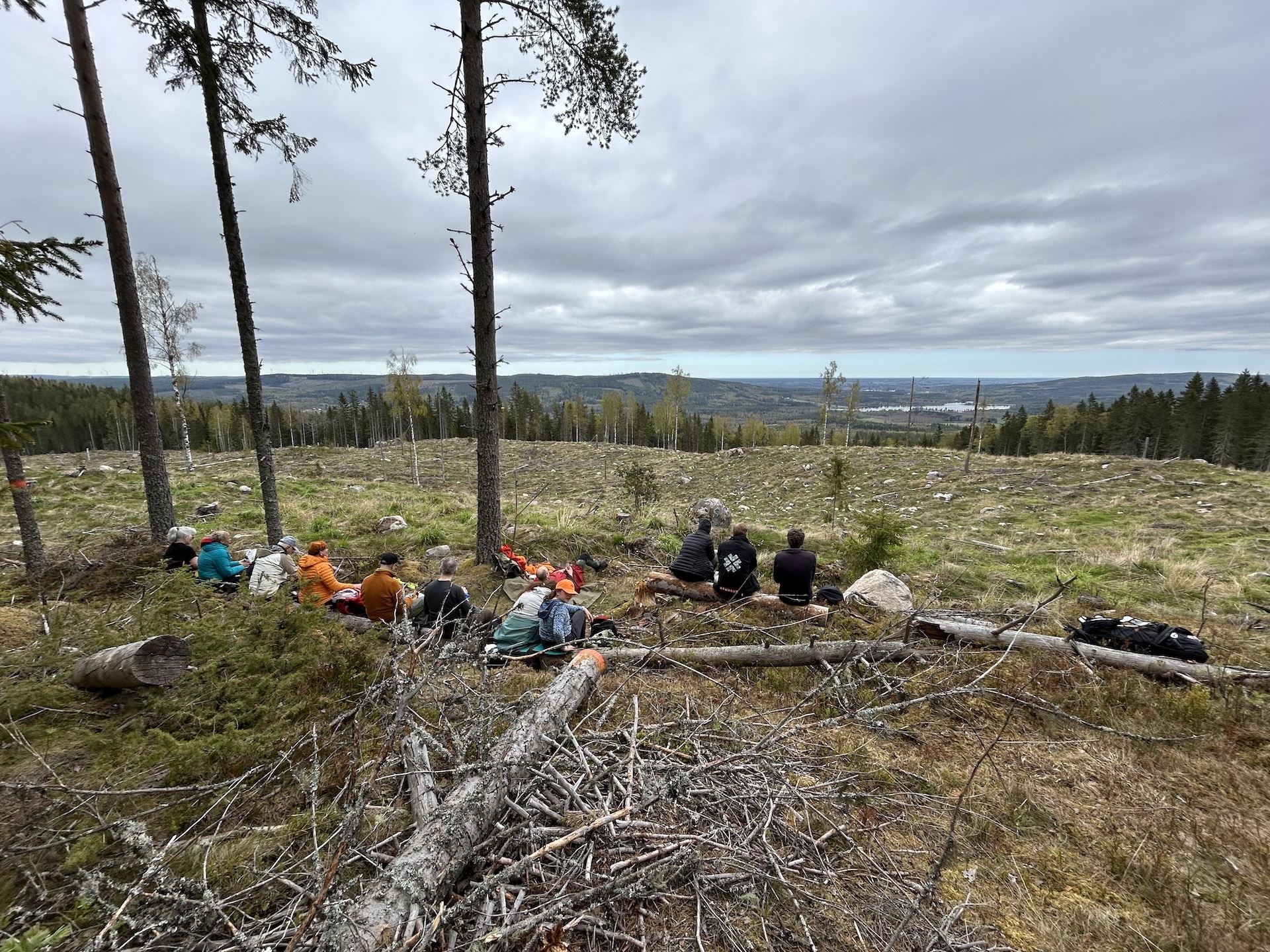Gästriketriangeln grupp vilar - Foto Mattias Borg