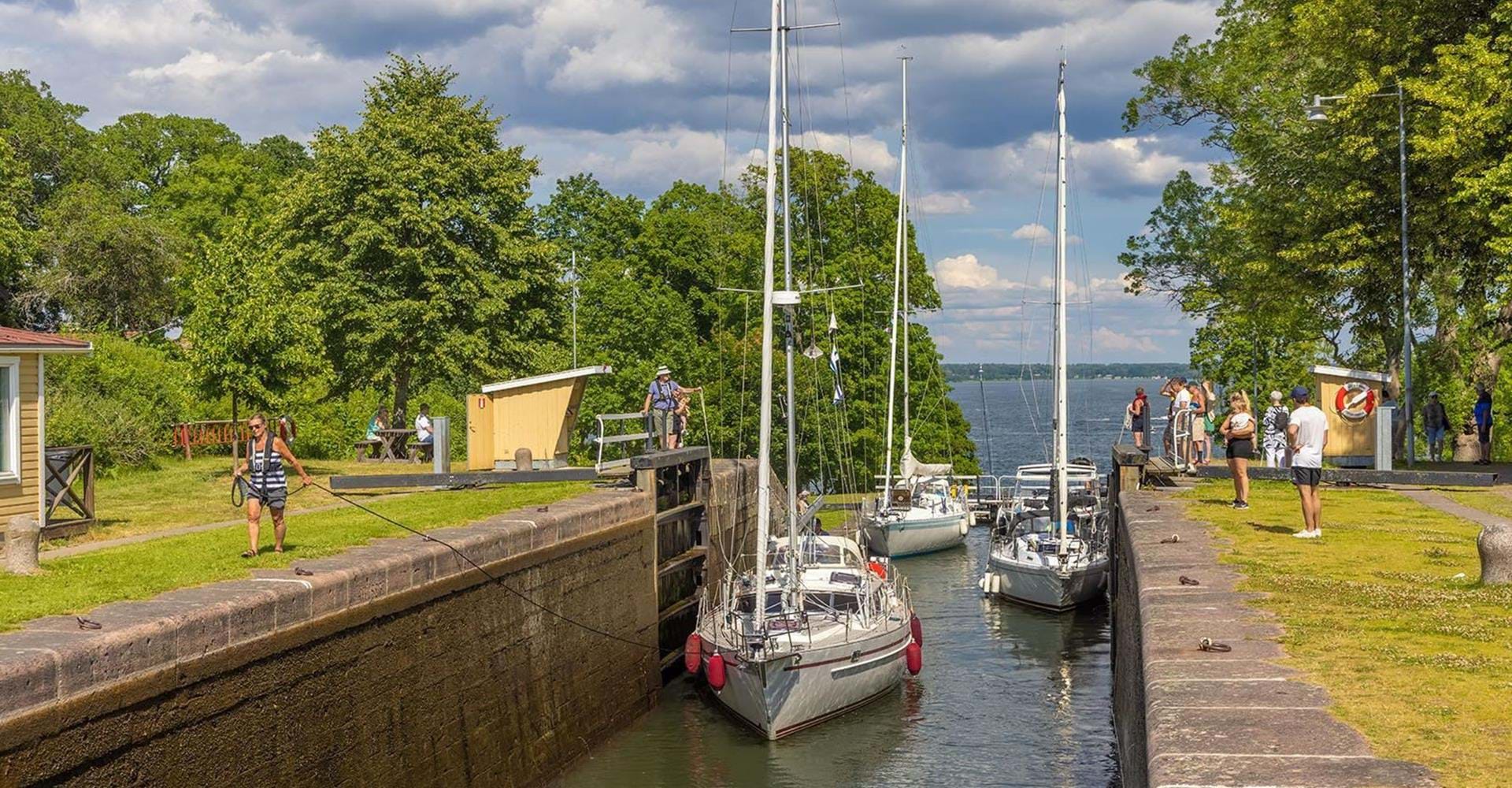 Östgötaleden passerar slussen i Borenshult.
Sträcka Borensberg-Borenshult.
Motala