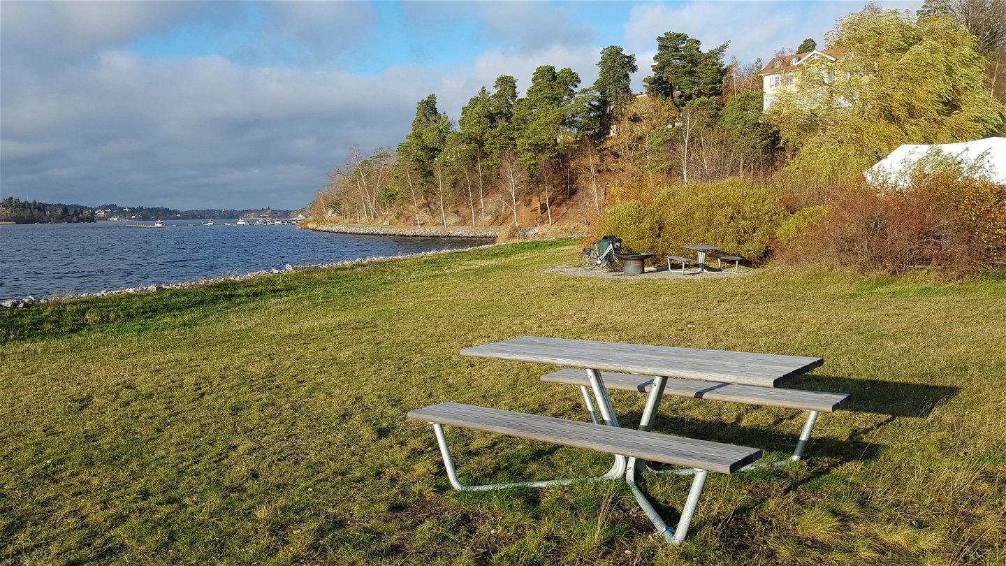 Grillplats på Islinge pir. Foto Lidingö stad.