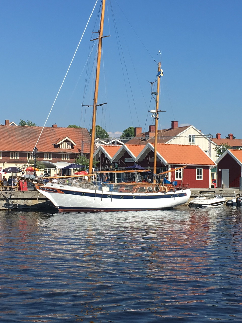 Vacker segelskuta i Askersunds hamn