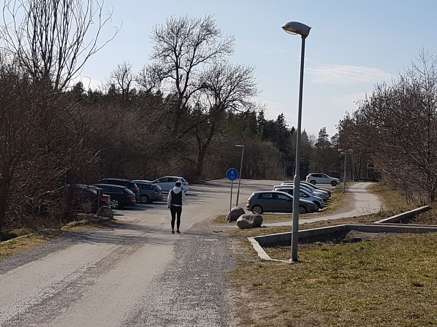 Friluftsparkering vid Stockbyvägen. Foto Lidingö stad.