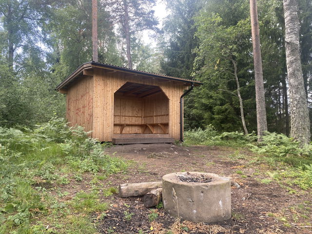 Grillplats & Vindskydd, södra Ubbysjön