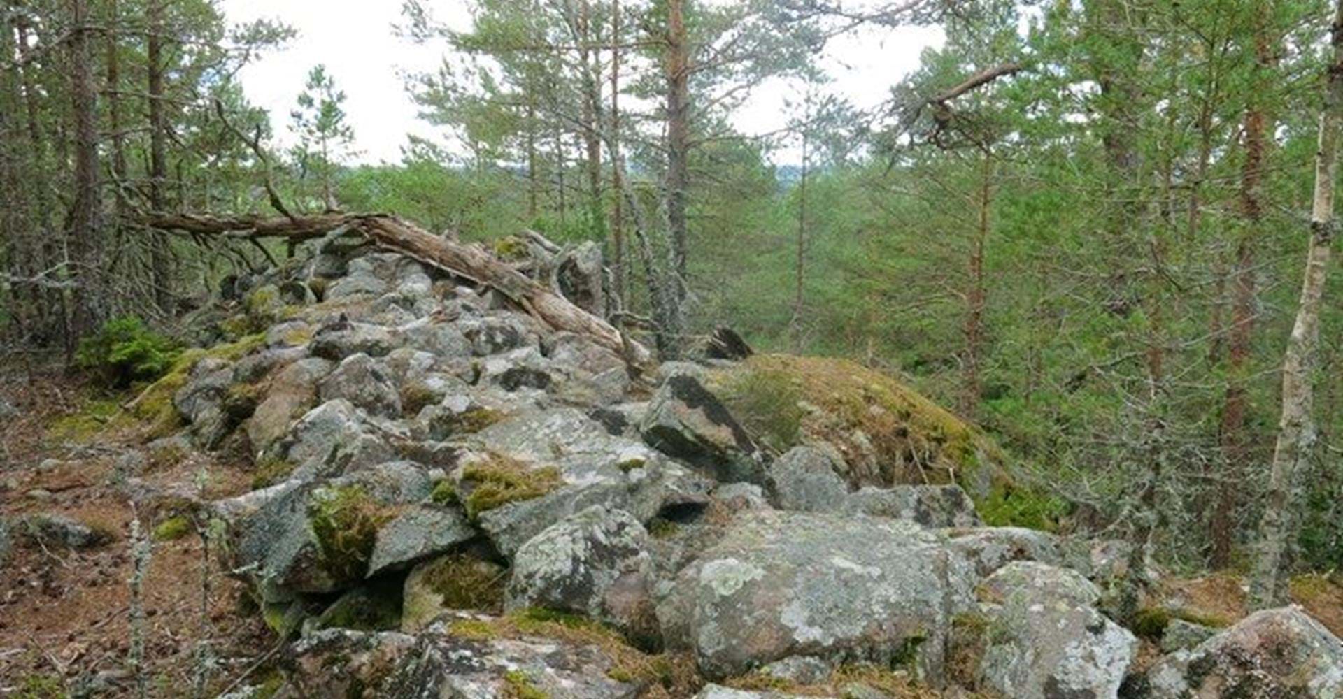 Ramundersborgen, västra-nordvästra försvarsvallen
Etapp: Borgbergsleden, rundslinga. 
Söderköping