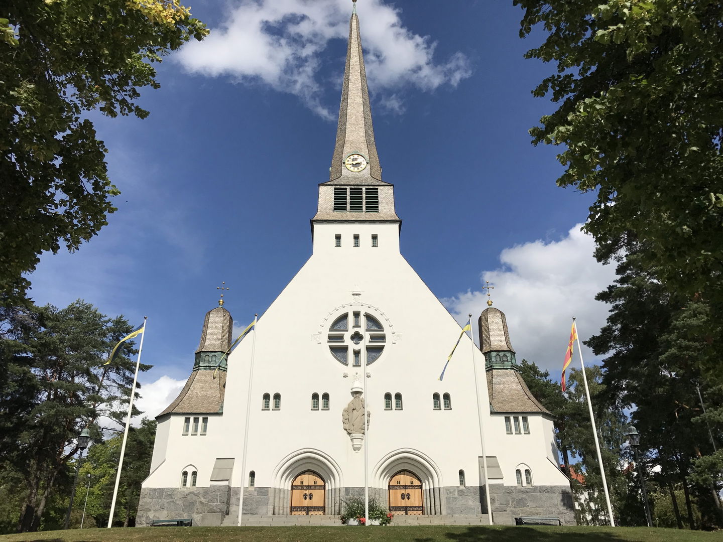 Trefaldighetskyrkan i Arvika utifrån
