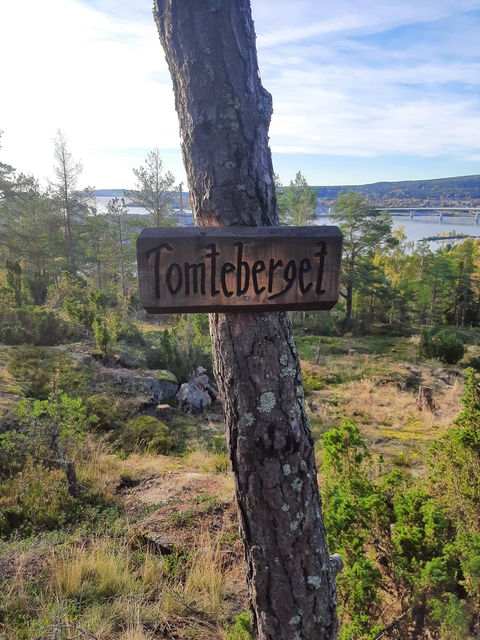 Tomteberget skylt