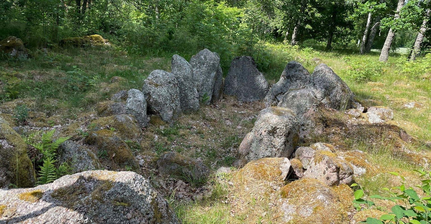 Fornminne, hällkista vid Rustninge Västanvik
Etapp: Rundslinga Västanvik
Motala kommun