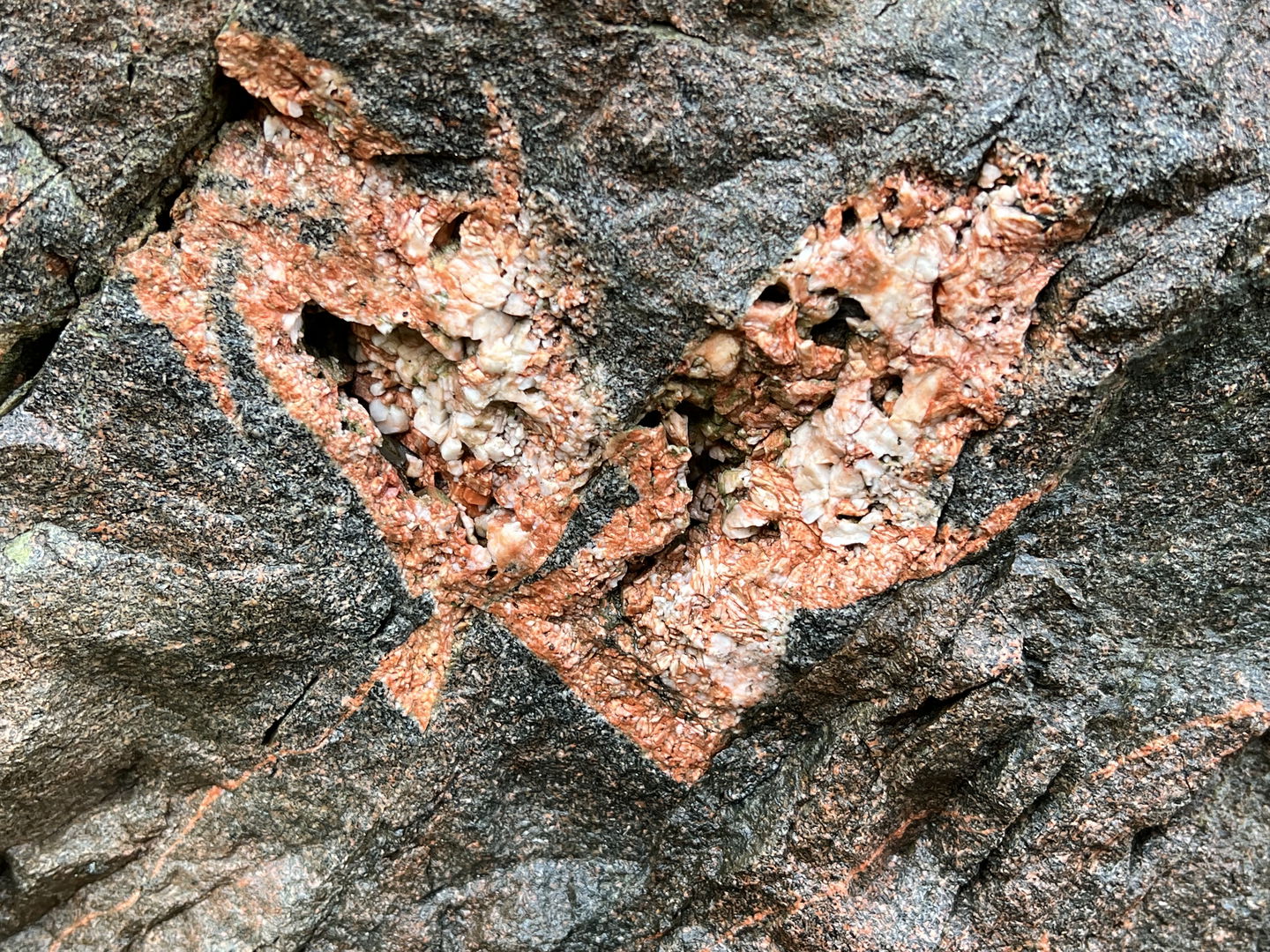 Kristaller i bergväggen, Forsnacken.