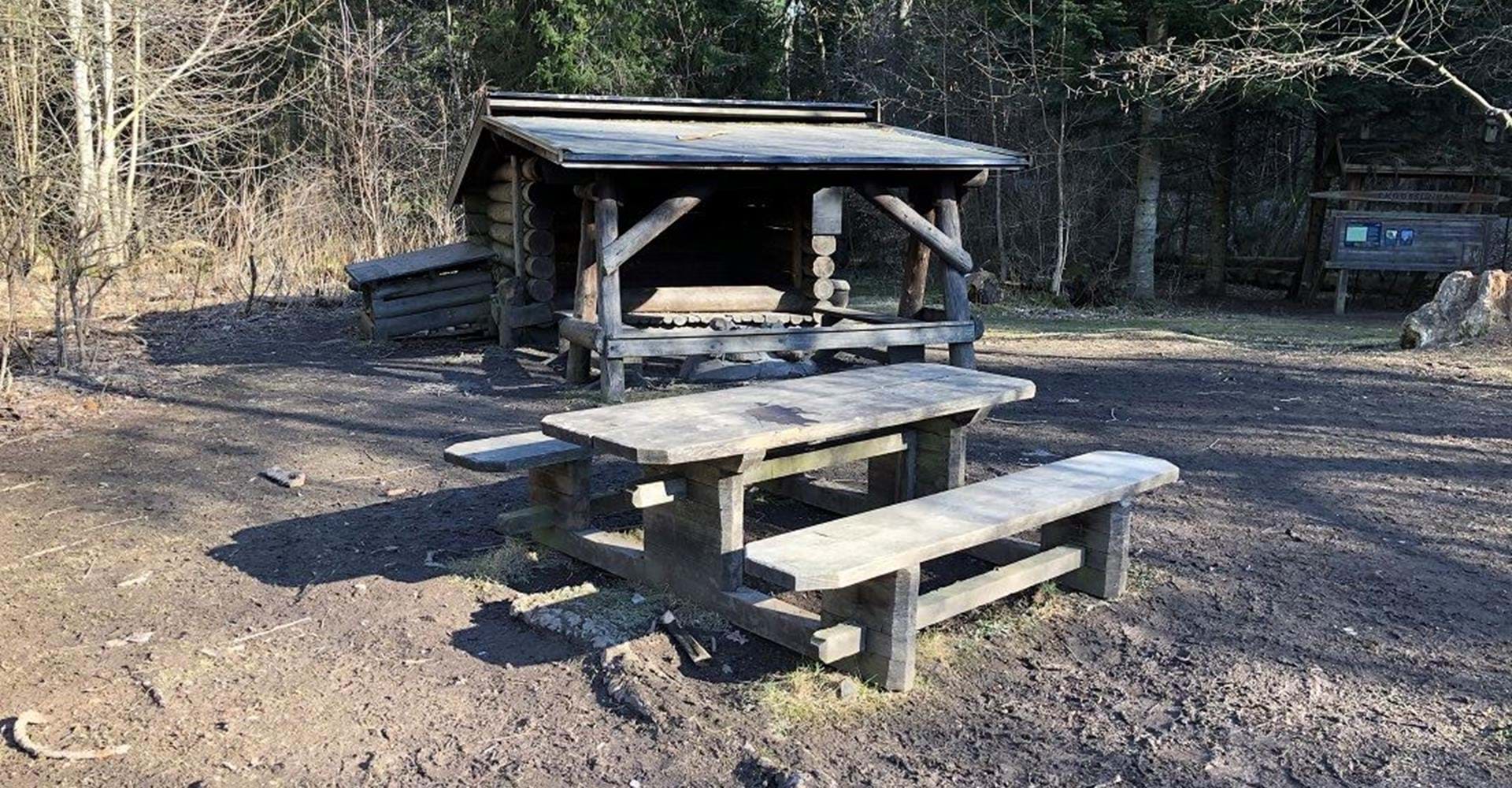 Vindskydd och rastplats Hjässatorget
Etapp: Omberg runt
Ödeshög