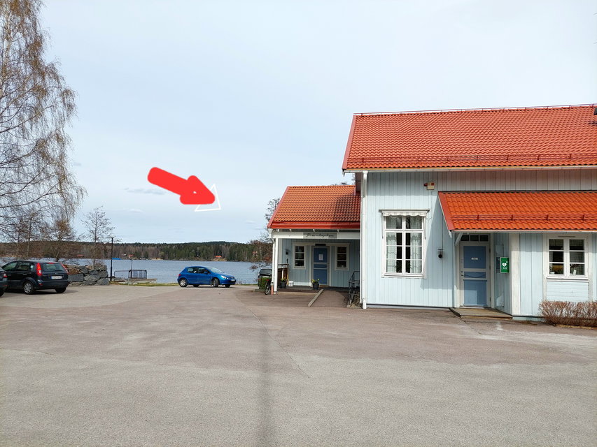 Församlingshemmet Söderbärke (Pil visar placering) 