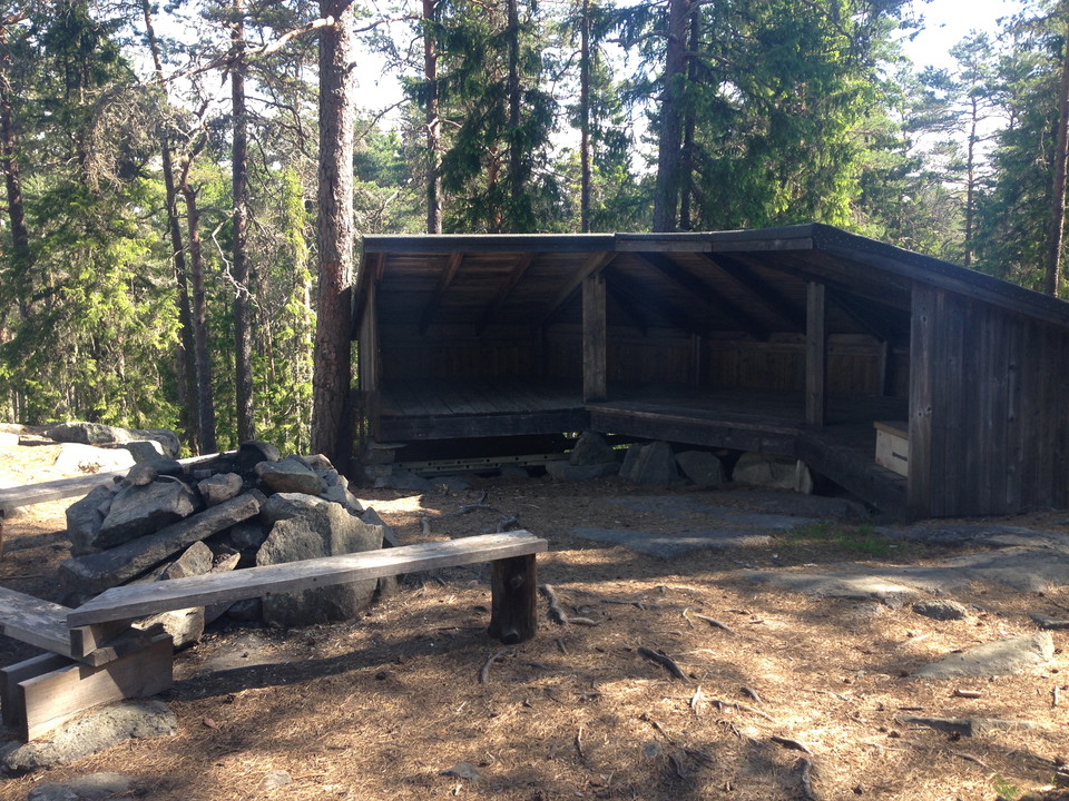 Eldplats finns framför vindskyddet.
