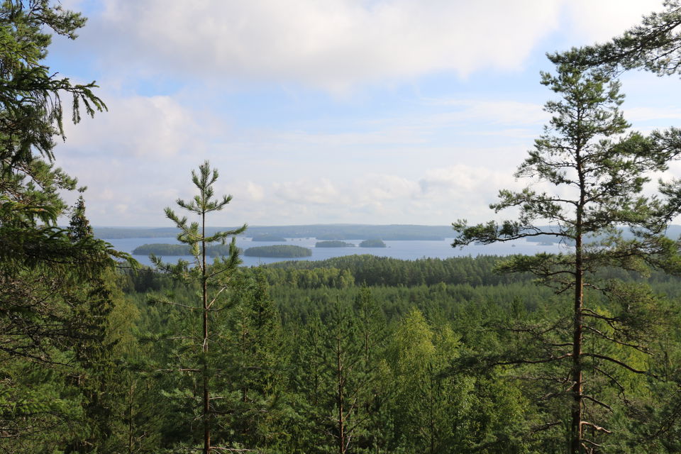 Utsikt från berg ut över sjön Åmänningen.