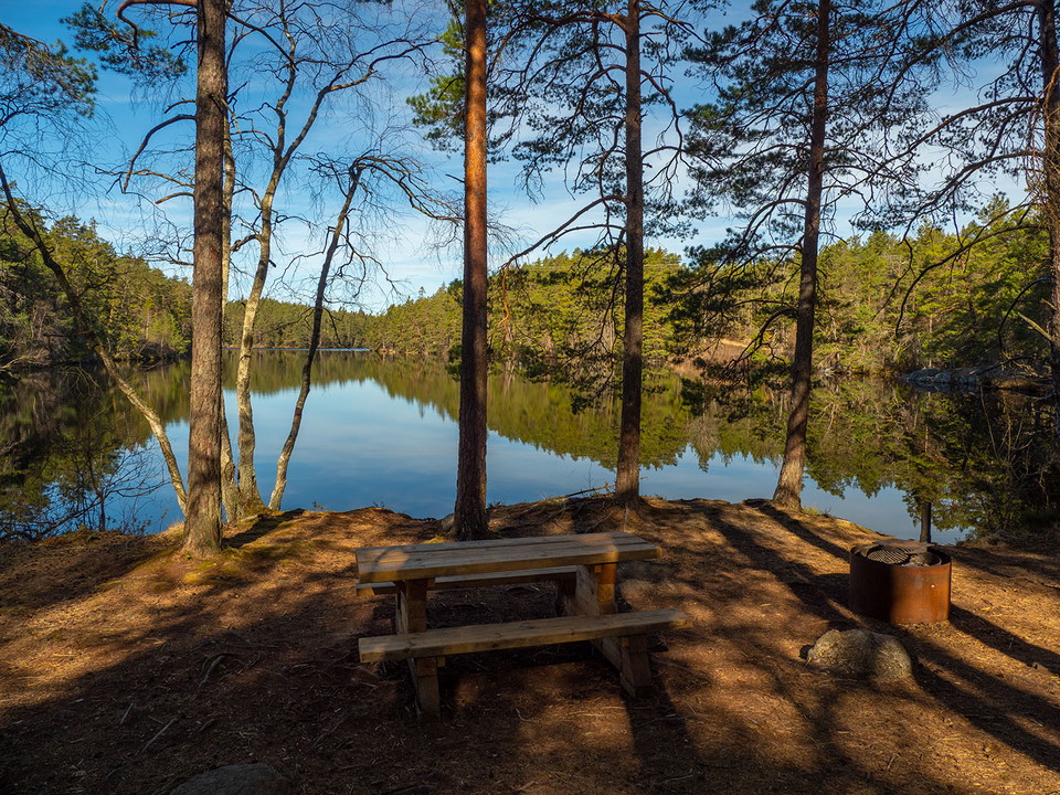 Rastplats vid sjö