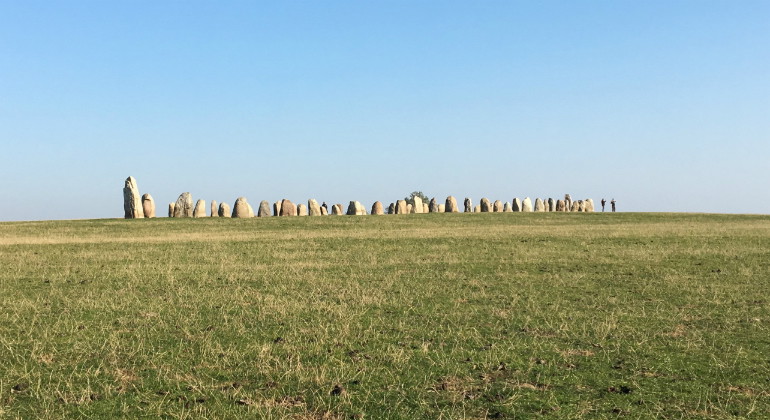 Det kända besöksmålet Ales stenar ligger i naturvårdsområdet.