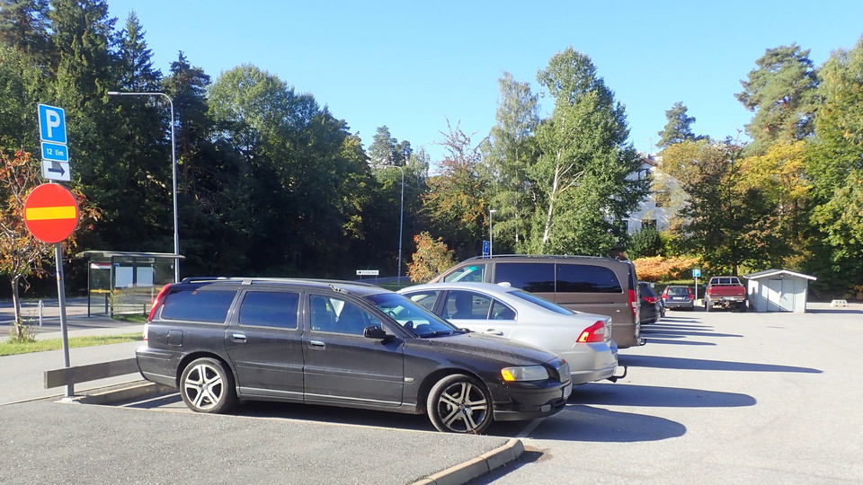 Parkering Kalvhagsvägen. Foto Lidingö stad.