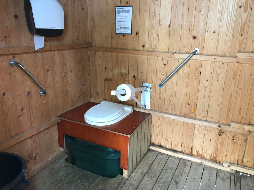 Torrtoalett på Hamnholmarna