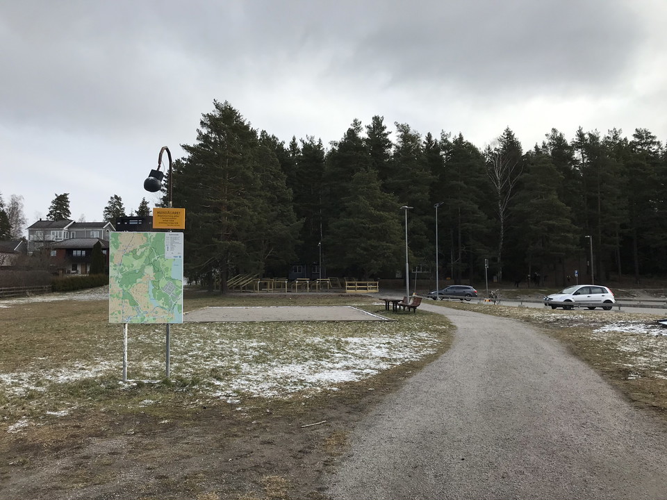 Följ grusvägen till spårets början