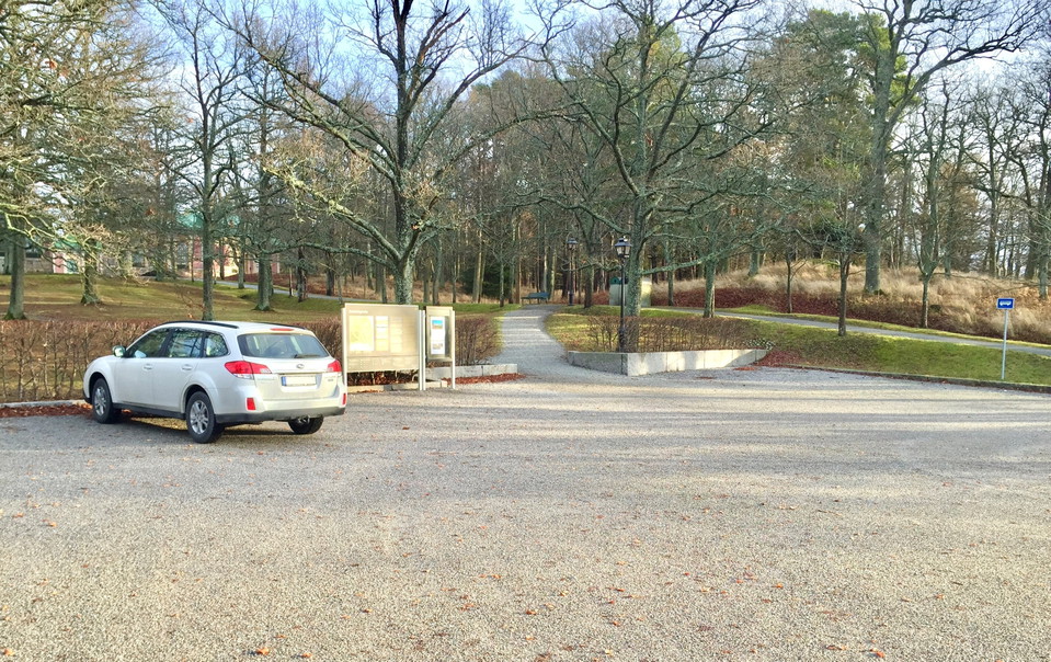 Parkering vid Kina slott. Foto: Mats Larshagen.