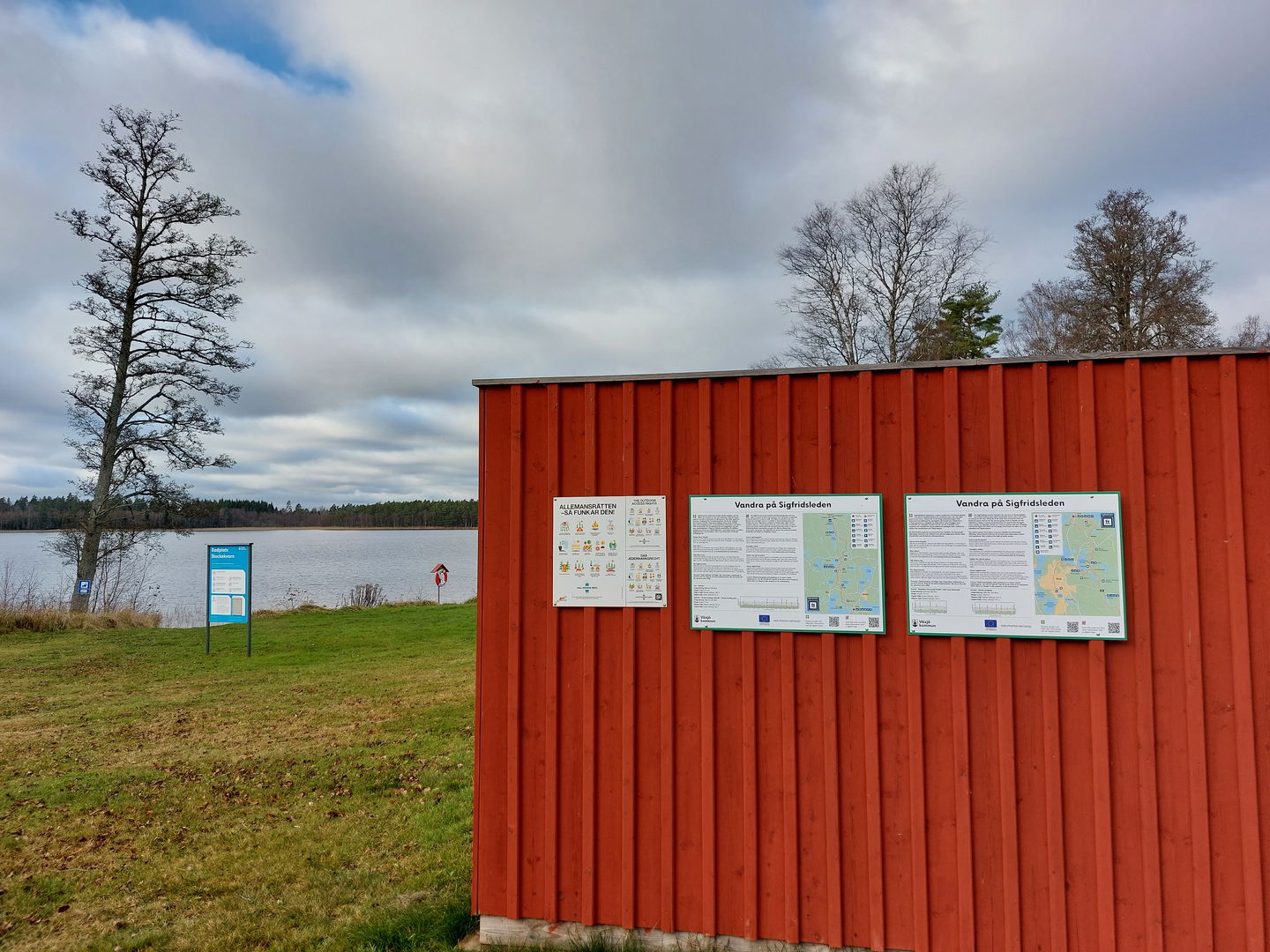 Omklädningshytt med ledinformation