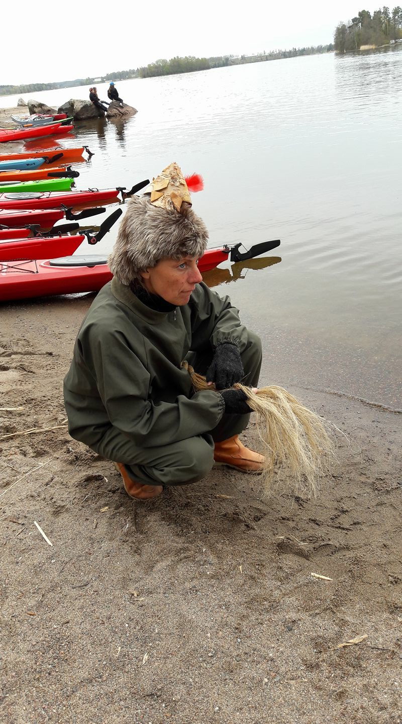 Skogsmulle tänker prova kajak - foto: Kersti Beck Larsson