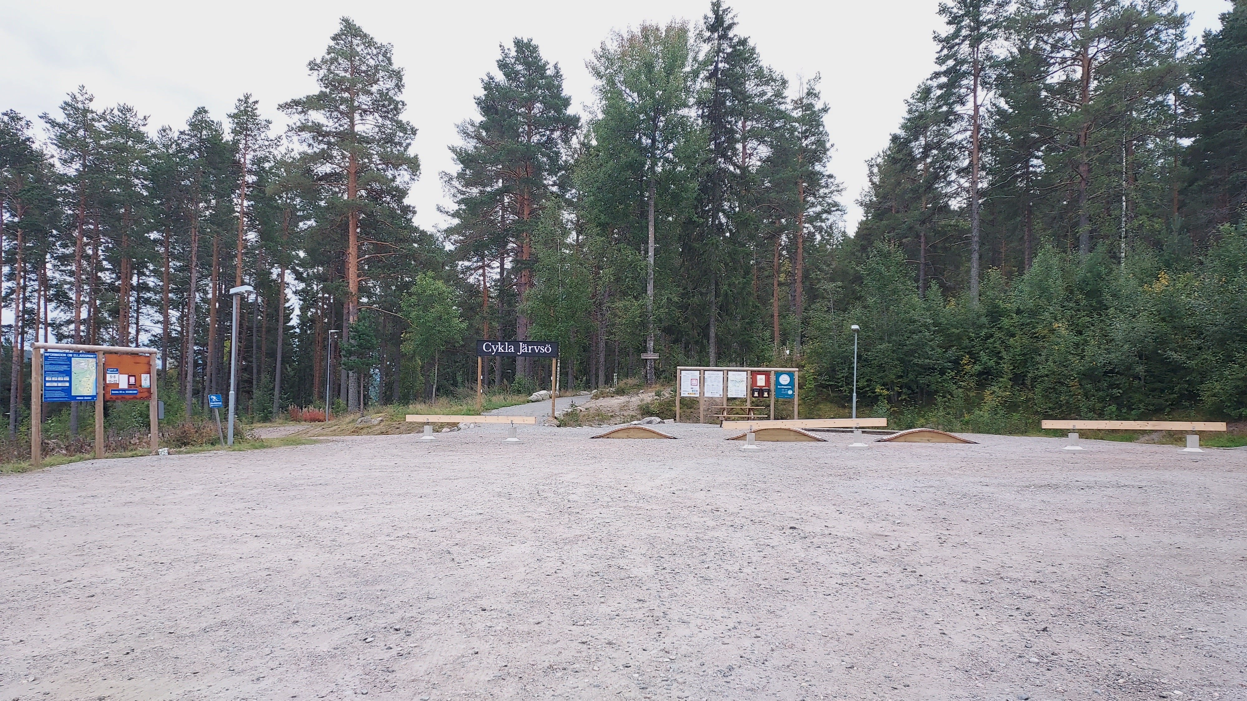 Parkering intill elljusspåret i Järvsö