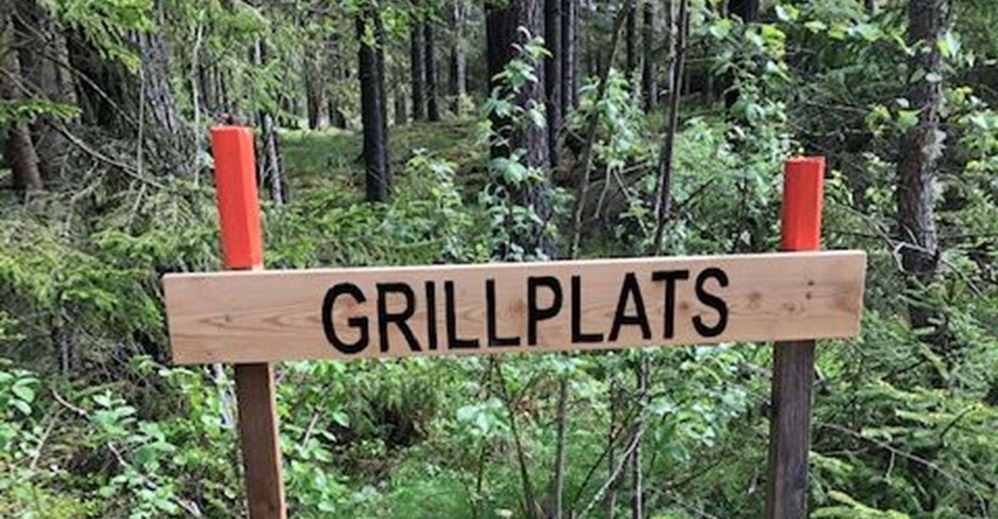 Vägvisning till grillplats Syaskogen, Solbergaskogen
Mjölby