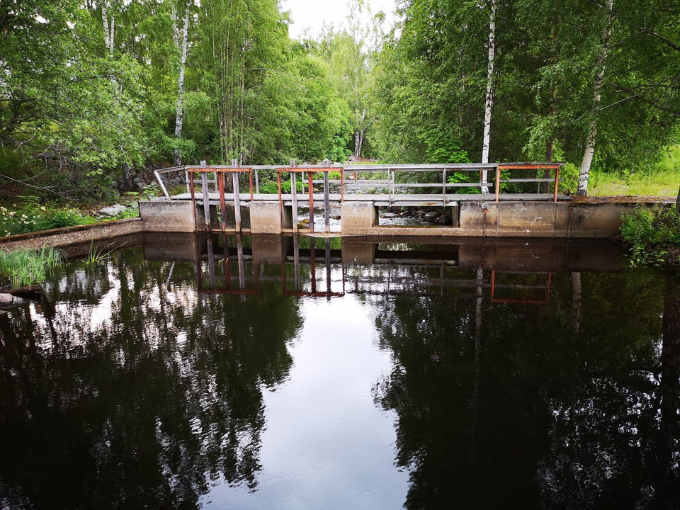 Gå över Stömneån
