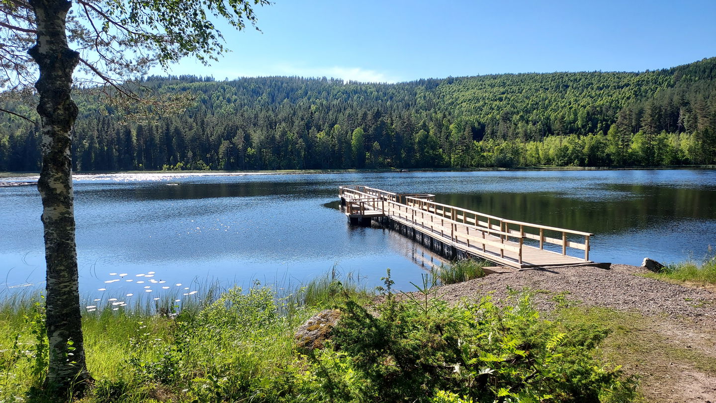 Tillgänglig brygga vid Kramstatjärn