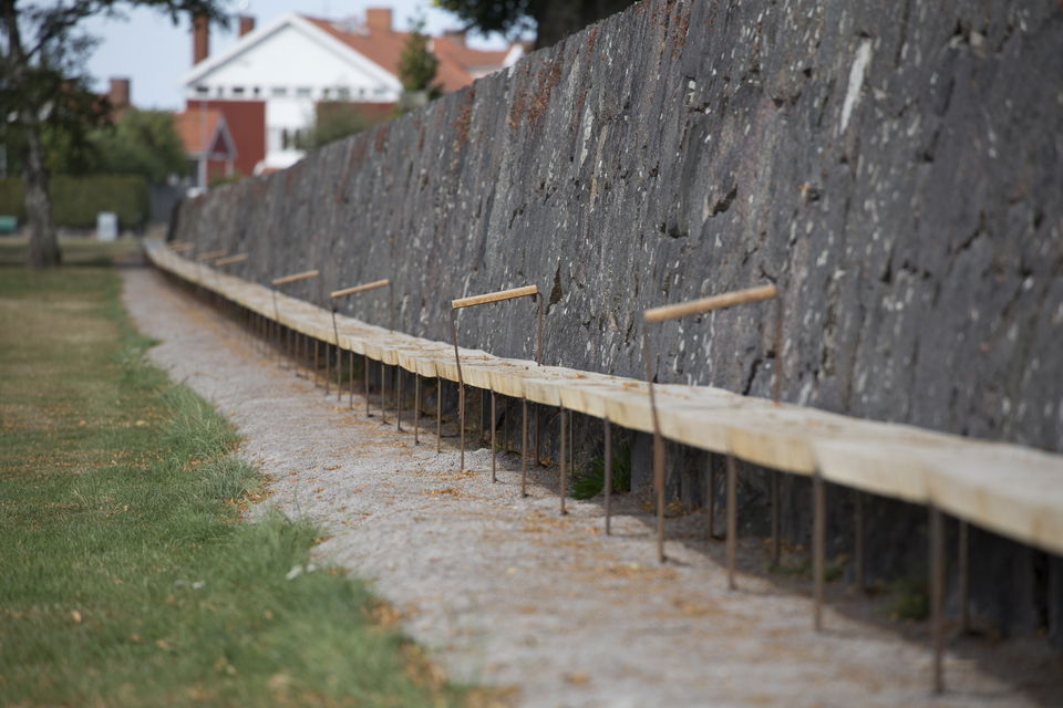 En av Sveriges längsta bänkar hittar du i Kalmarsundsparken