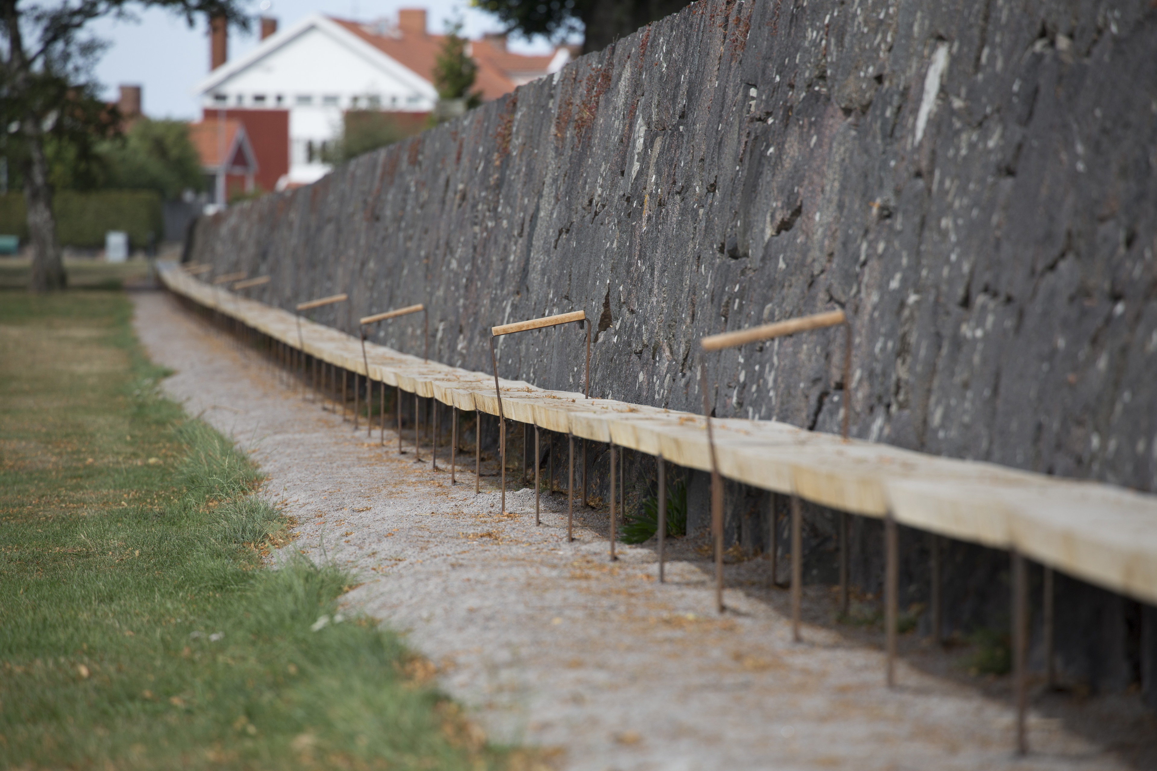 En av Sveriges längsta bänkar hittar du i Kalmarsundsparken