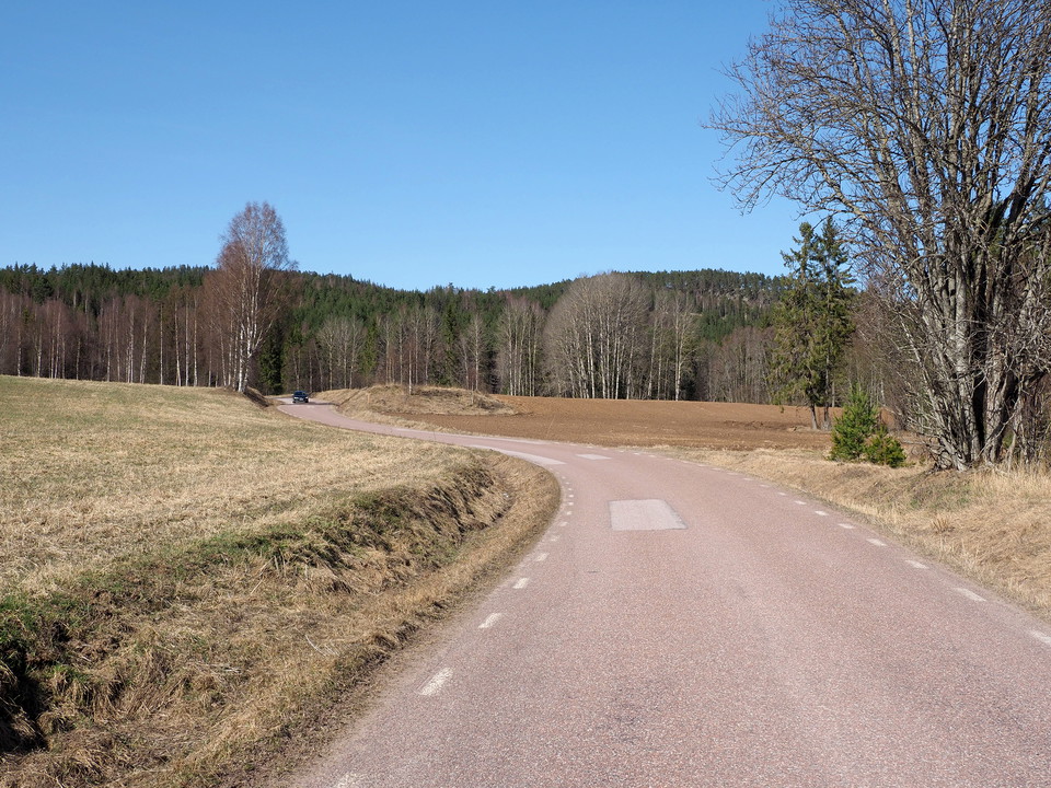 Slingrande mellan Västannor och Rälta