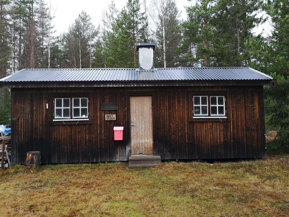 Parkering kan ske vid Delsbo IF:s öppna raststuga på Sellbergsvallen