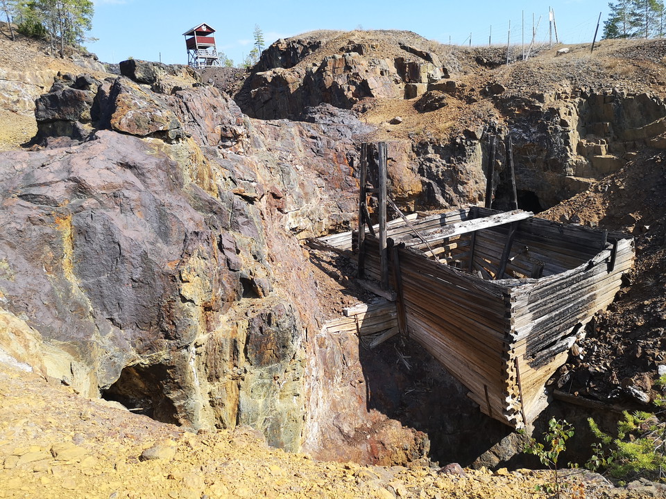 Blick ner i gruvområdet