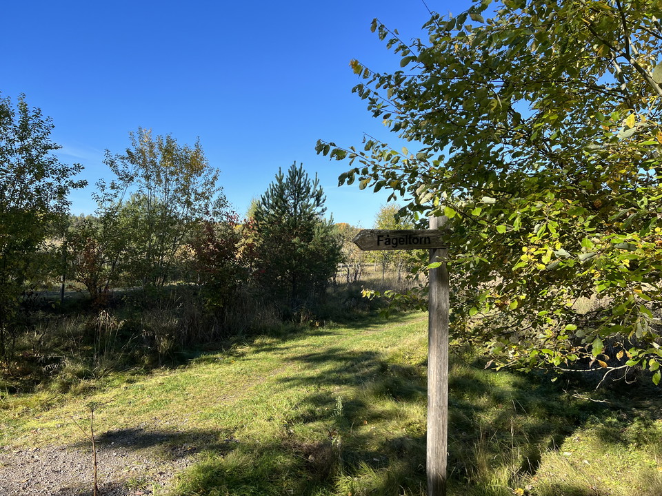Skylt till fågeltorn