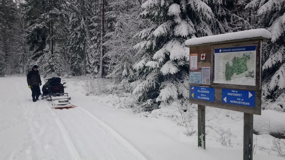 Skoterdragna skidspår