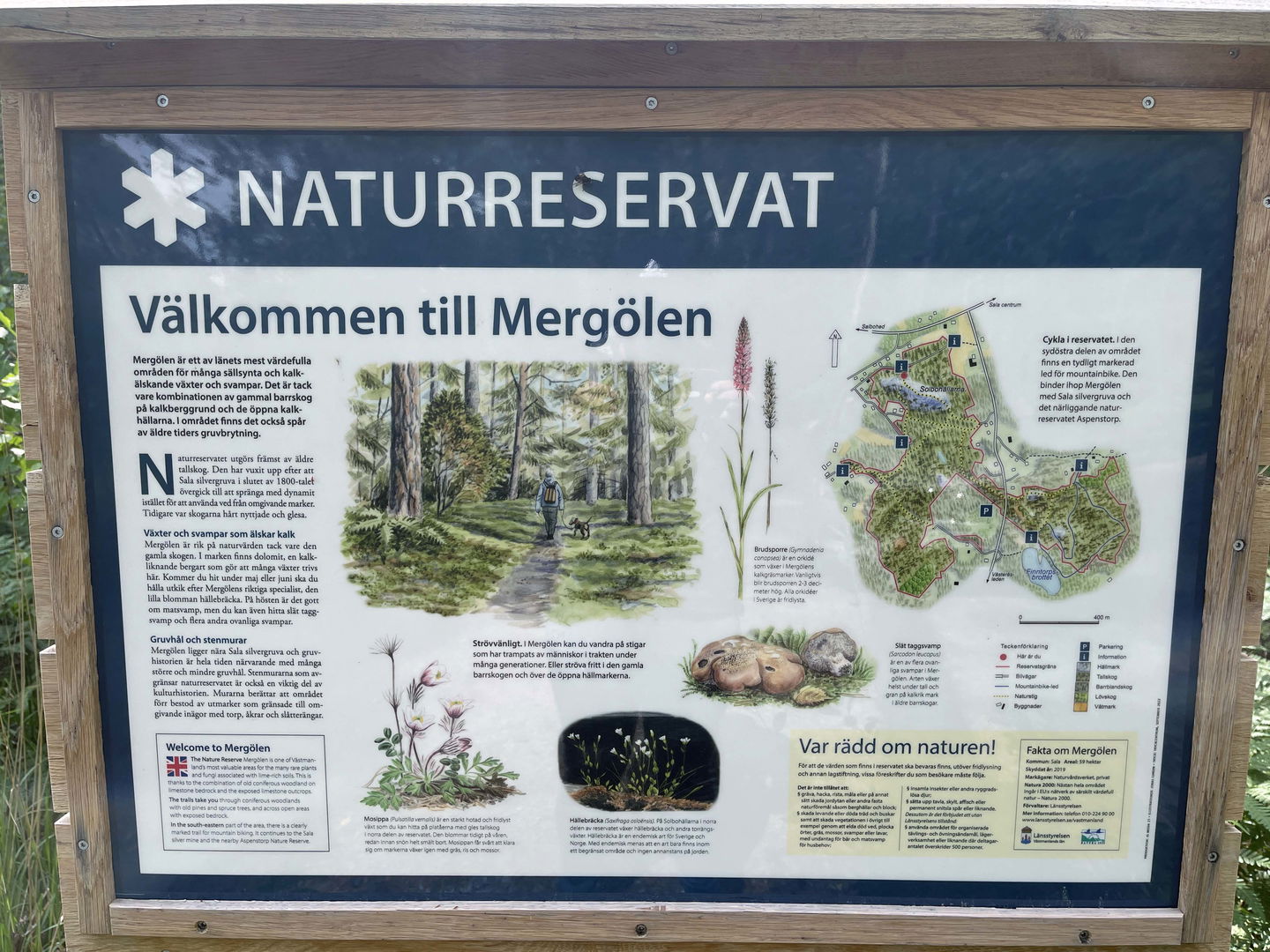 Informationstavla med text och illustrationer.