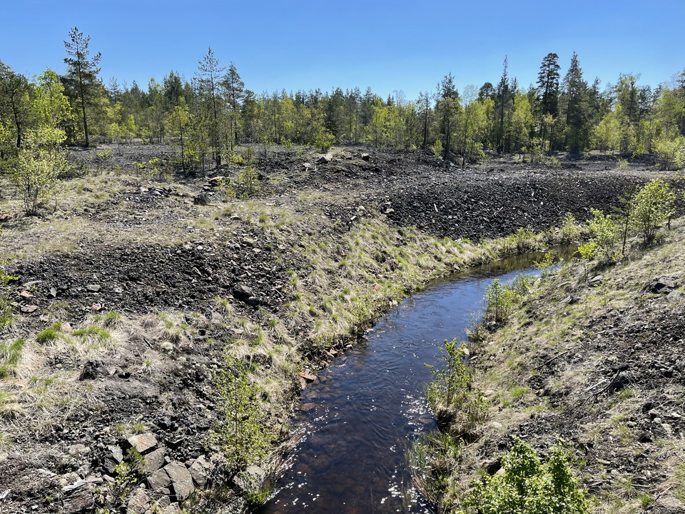 Herrgårdsströmmen och slaggvarpen.